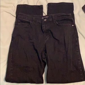 Lee’s black jeans